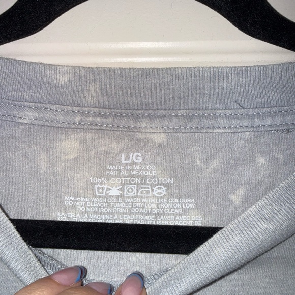 NWOT Graphic Tee - Picture 3 of 3